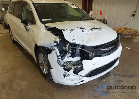 2019 Chrysler Pacifica Touring L from USA, damaged, VIN 2C4RC1BG1KR554106